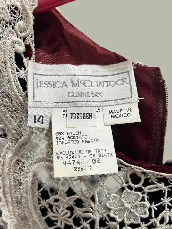 Vintage Gunne Sax Deep Burgundy Velvet Dress w Ivory Lace Yoke, Size Preteen 14 - Picture 3 of 6